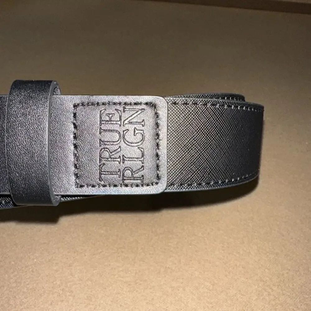 True Religion Mens Belt Size 36 Sage II Enamel Horseshoe Black/Gold buckle